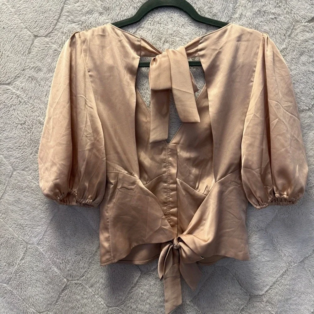 Abercrombie & Fitch Satin‎ Blouse M Champagne Beige Puff Sleeve Tie Back V-Neck